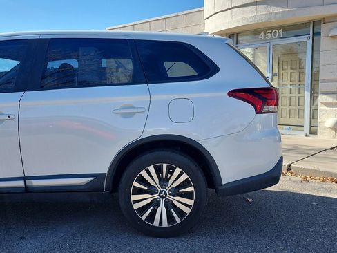 Used 2019 Mitsubishi Outlander SE image 9