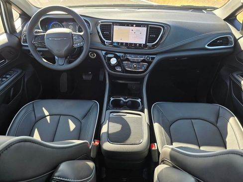 New 2027 Chrysler Pacifica Limited AWD/4WD image 9