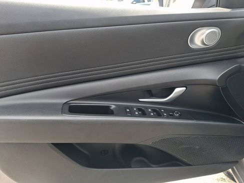 Used 2025 Hyundai Elantra SEL FWD image 14