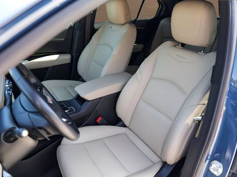 Used 2024 Cadillac XT4 Luxury w/ LPO, Floor Liner Package FWD image 7