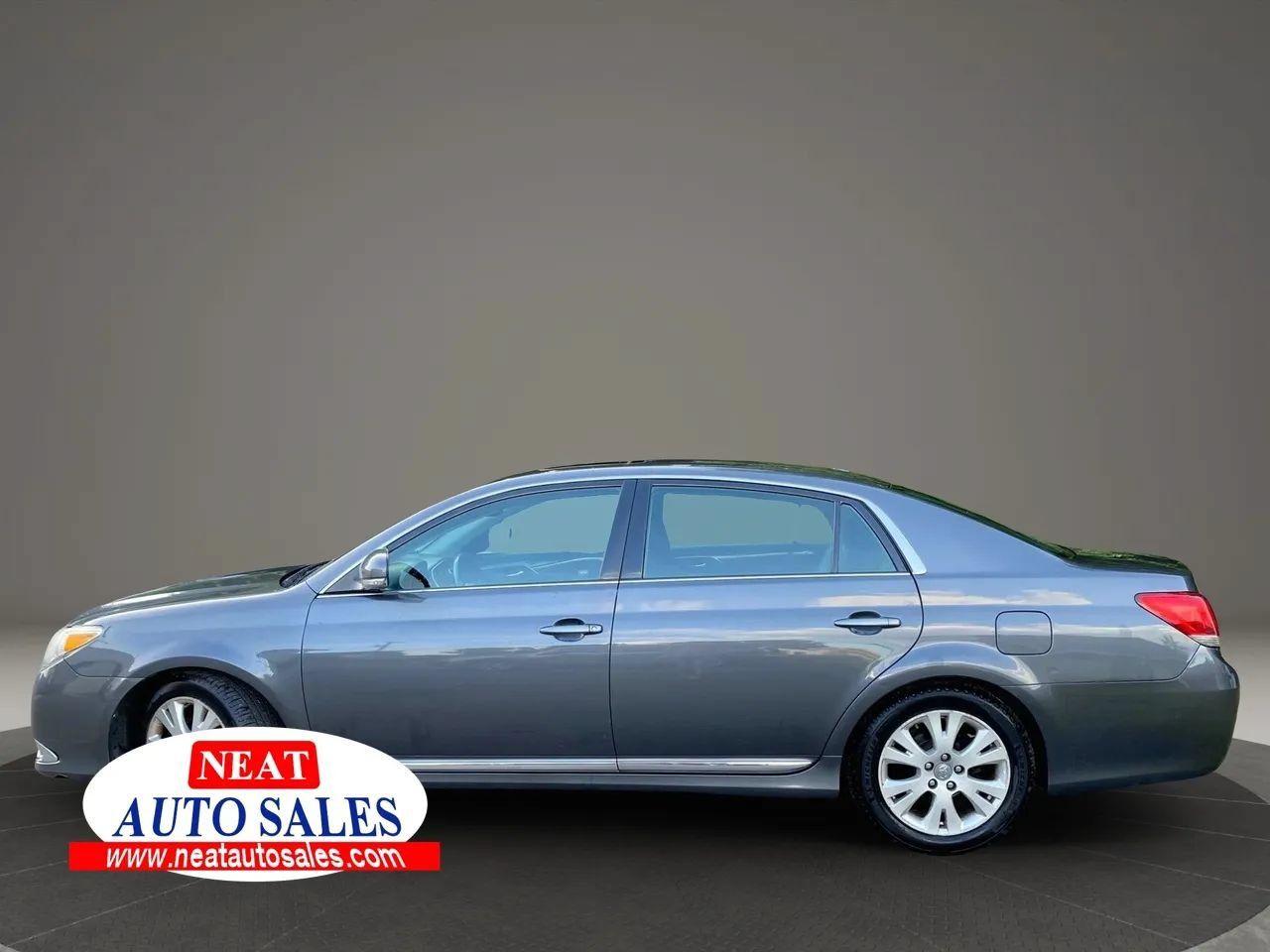 Used 2012 Toyota Avalon FWD image 5
