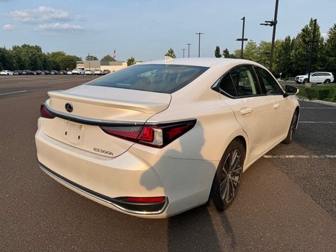 Used 2024 Lexus ES 300h w/ Premium Package FWD image 4