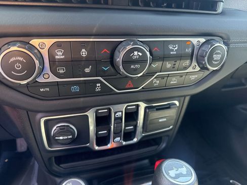 Certified 2025 Jeep Wrangler Unlimited Sahara w/ Safety Group AWD/4WD image 24