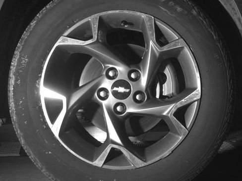 Used 2025 Chevrolet Trax LT FWD image 13