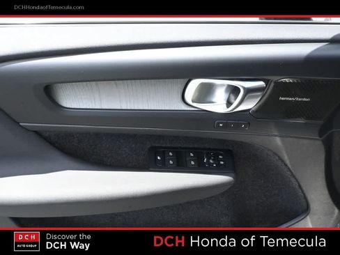 Used 2023 Volvo XC40 B5 Plus AWD/4WD image 15