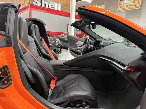 Used 2022 Chevrolet Corvette Stingray Preferred Conv w/ Z51 Performance Package RWD image 18