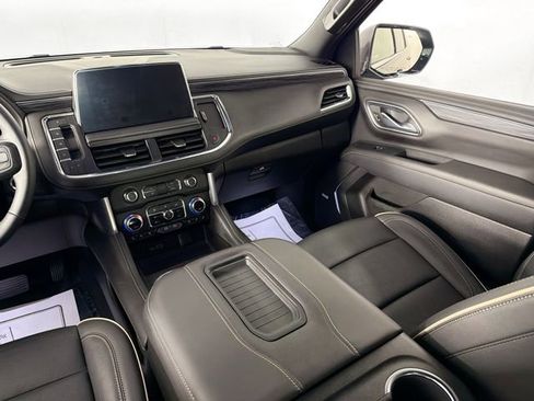 Used 2024 GMC Yukon SLT w/ SLT Luxury Package image 25