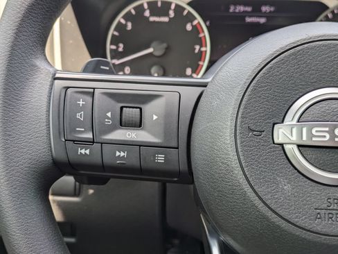 Used 2024 Nissan Rogue SV FWD image 24