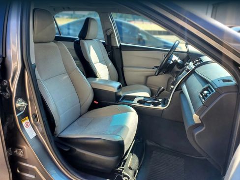 Used 2017 Toyota Camry SE w/ Moonroof Package FWD image 27