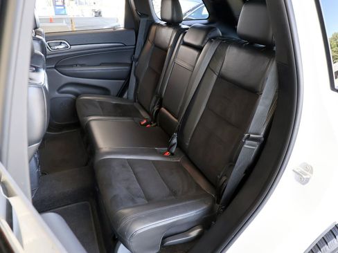 Used 2018 Jeep Grand Cherokee Altitude RWD image 22