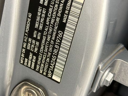 Certified 2024 Porsche Macan AWD/4WD image 26