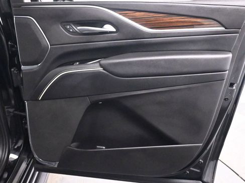 Used 2023 Cadillac Escalade ESV Premium Luxury image 17