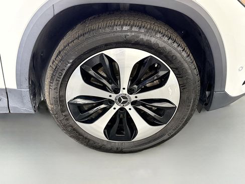 Used 2025 Mercedes-Benz GLA 250 image 32