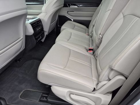 Certified 2024 Jeep Wagoneer 4WD w/ Premium Group I image 26