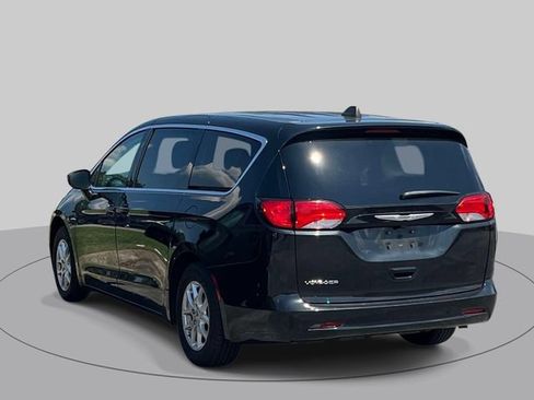 Used 2023 Chrysler Voyager LX FWD image 4