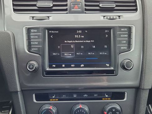 Used 2017 Volkswagen Golf Alltrack S image 38