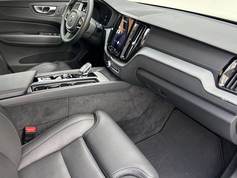 Certified 2024 Volvo XC60 T8 Ultimate w/ Protection Package Premier image 19