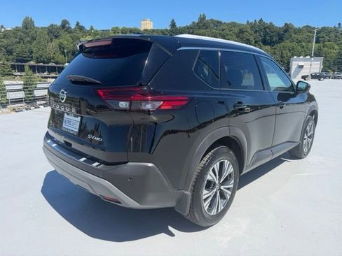 Used 2021 Nissan Rogue SV w/ Premium Package AWD/4WD image 3