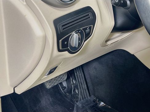 Used 2021 Mercedes-Benz GLC 300 4MATIC image 10