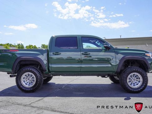 Used 2022 Toyota Tacoma TRD Sport w/ TRD Premium Sport Package AWD/4WD image 24