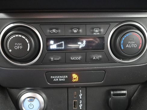 Used 2022 Nissan Leaf S image 19