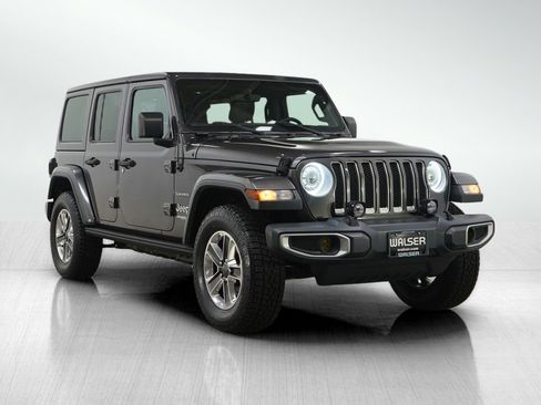 Used 2018 Jeep Wrangler Unlimited Sahara AWD/4WD image 7