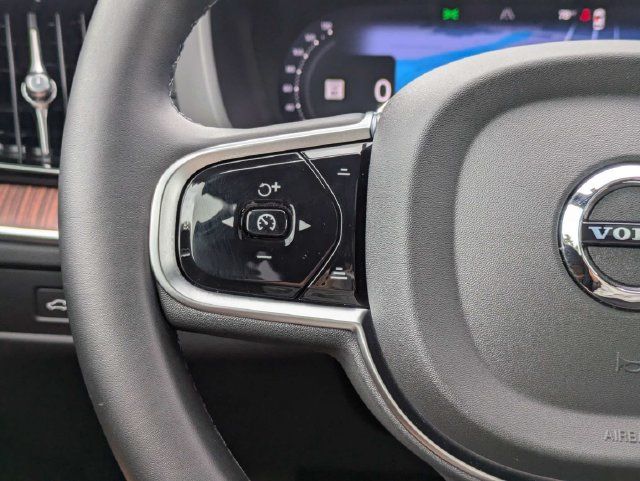 Certified 2025 Volvo XC60 B5 Ultra w/ Climate Package AWD/4WD image 31