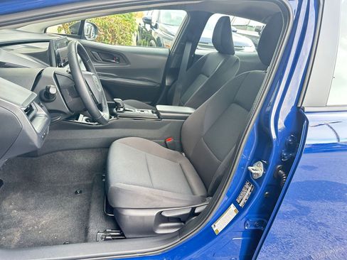 Used 2025 Toyota Prius LE image 36