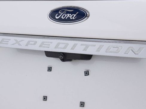 Used 2018 Ford Expedition Platinum RWD image 16