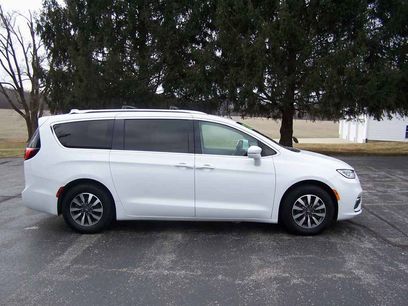 Used 2021 Chrysler Pacifica Touring-L