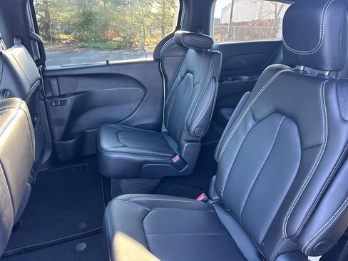 New 2026 Chrysler Voyager LX image 17