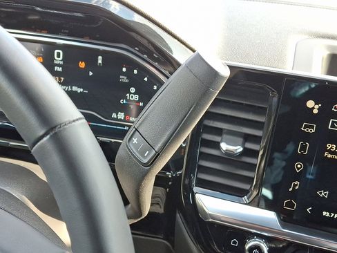 Used 2023 GMC Sierra 1500 SLE image 12