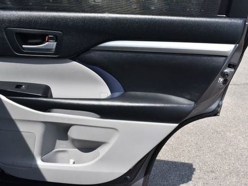 Used 2018 Toyota Highlander XLE w/ Protection Package #3 AWD/4WD image 43