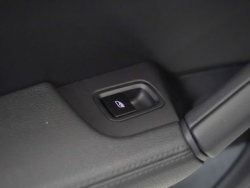 Certified 2025 Porsche Cayenne image 16