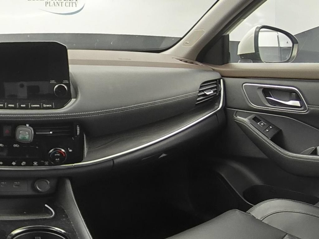 Used 2022 Nissan Rogue Platinum w/ Head-Up Display Package AWD/4WD image 15