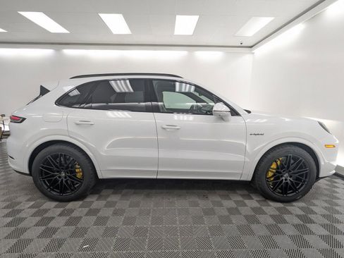 New 2026 Porsche Cayenne Turbo image 8