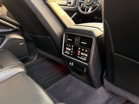 Used 2021 Porsche Cayenne GTS AWD/4WD image 27