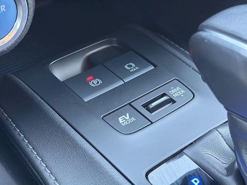 Used 2021 Toyota Venza LE AWD/4WD image 15