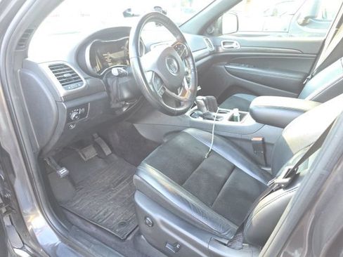 Used 2018 Jeep Grand Cherokee Altitude AWD/4WD image 2