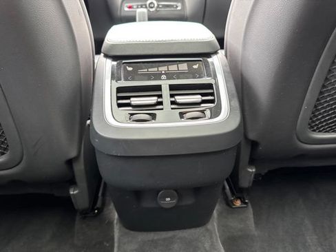 Used 2024 Volvo XC90 B5 Core w/ Climate Package AWD/4WD image 17