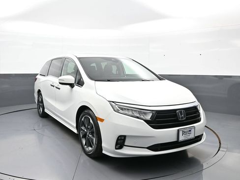 Used 2024 Honda Odyssey Elite image 3
