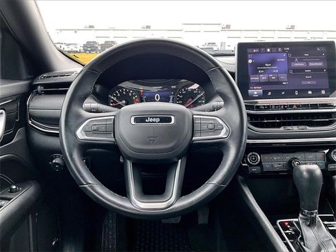 Used 2022 Jeep Compass Altitude w/ Sun and Sound Group image 17