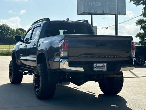 Used 2022 Toyota Tacoma TRD Off-Road AWD/4WD image 7
