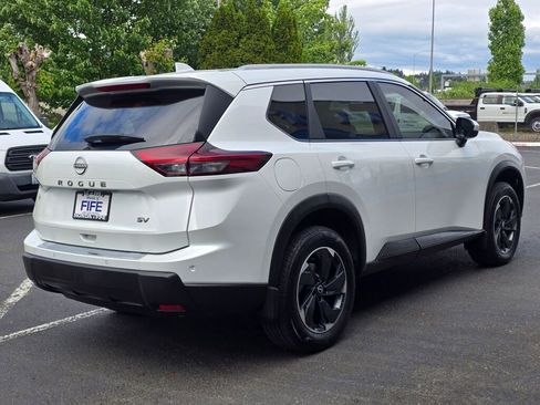 Used 2024 Nissan Rogue SV w/ SV Premium Package FWD image 5