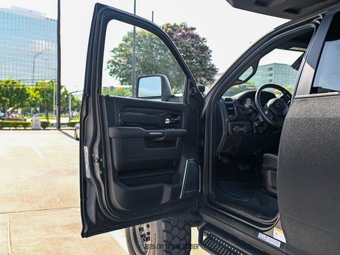 Used 2024 RAM 5500 4x4 Crew Cab image 21