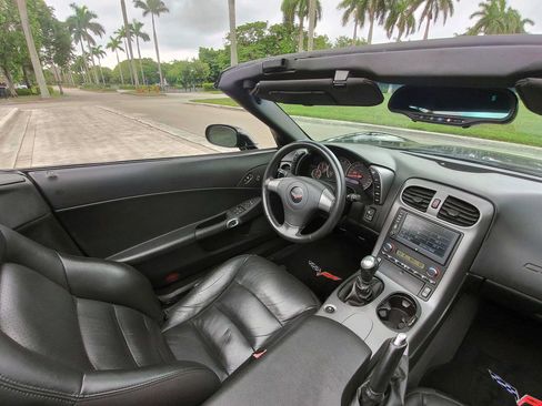Used 2006 Chevrolet Corvette Convertible w/ Preferred Equipment Group RWD image 27