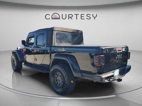 Used 2022 Jeep Gladiator Sport AWD/4WD image 2