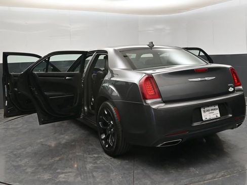 Used 2019 Chrysler 300 S image 26
