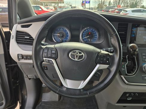 Used 2016 Toyota Sienna XLE w/ XLE Navigation Package image 6