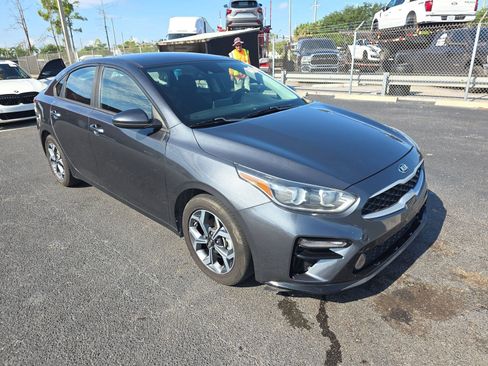 Used 2020 Kia Forte LXS FWD image 2